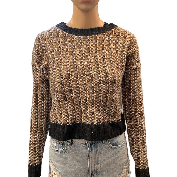 Beautiful Italian made cropped sweater ππ» - Picture 2 of 11